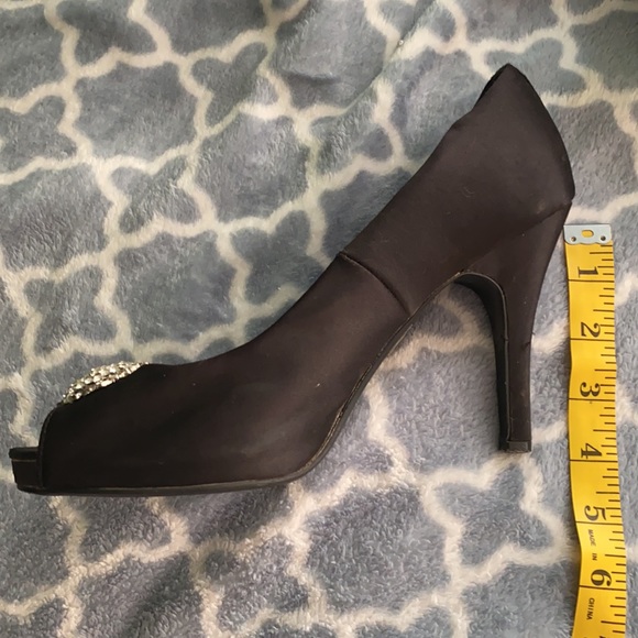 Peep toe with sparkly embellishments - Picture 4 of 4